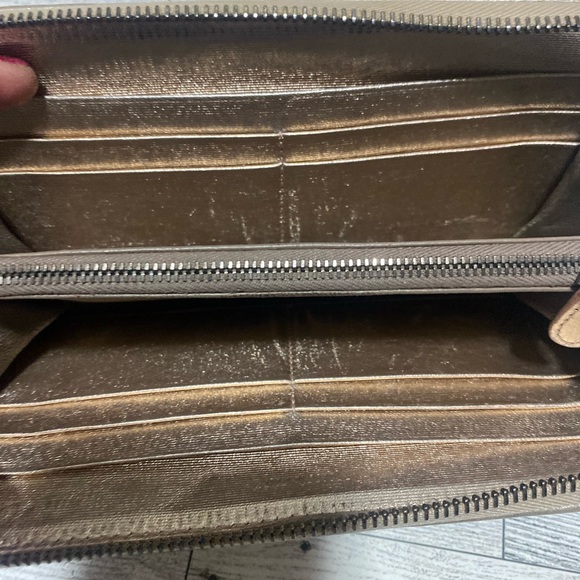 Bottega Veneta Intrecciato Rose Gold Shiny Zip L-shaped Long Leather Wallet - Picture 11 of 14